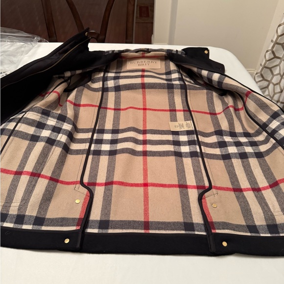 Burberry Black Trench Coat with Iconic Check Lining - Picture 4 of 8